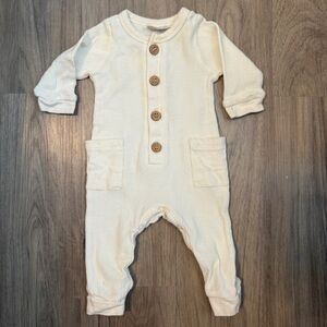 City Mouse Cream Button-Up Baby Onesie Size 0-3 months